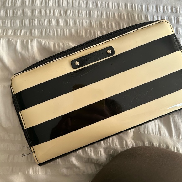 Kate spade wallet - Picture 1 of 2